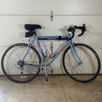 LOT 7G: Trek 1420 Bicycle