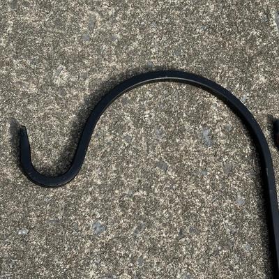 LOT 8G: Shepards Hooks & Pots