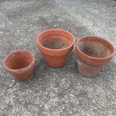 LOT 8G: Shepards Hooks & Pots