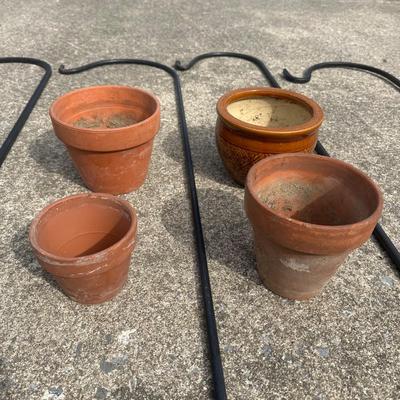 LOT 8G: Shepards Hooks & Pots