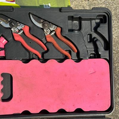 LOT 9G: Gardening Tool Essentials! 18 Piece Apollo Garden Tool Set& More