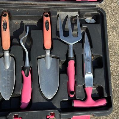 LOT 9G: Gardening Tool Essentials! 18 Piece Apollo Garden Tool Set& More