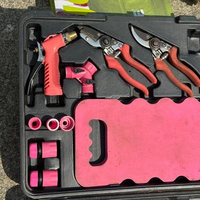 LOT 9G: Gardening Tool Essentials! 18 Piece Apollo Garden Tool Set& More