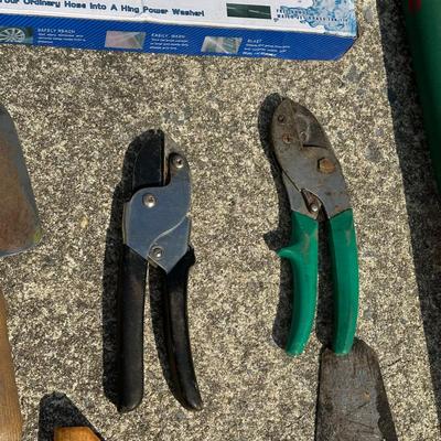 LOT 9G: Gardening Tool Essentials! 18 Piece Apollo Garden Tool Set& More