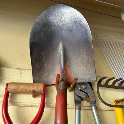 LOT 10G: House/Garden Tools! Shovels, Snow Shovels, Brooms & More