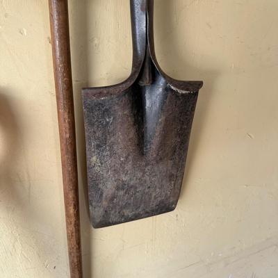 LOT 10G: House/Garden Tools! Shovels, Snow Shovels, Brooms & More