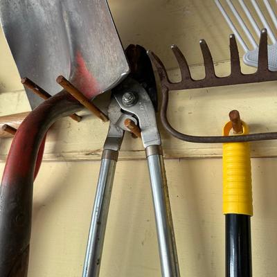 LOT 10G: House/Garden Tools! Shovels, Snow Shovels, Brooms & More