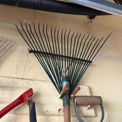 LOT 10G: House/Garden Tools! Shovels, Snow Shovels, Brooms & More