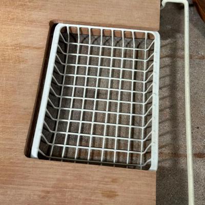 LOT 13G: Kitchen Essentials! Serving Trays, Pyrex, Cutting Board & More