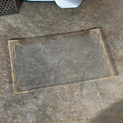 LOT 13G: Kitchen Essentials! Serving Trays, Pyrex, Cutting Board & More