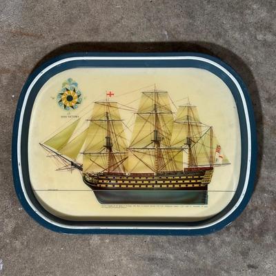 LOT 13G: Kitchen Essentials! Serving Trays, Pyrex, Cutting Board & More