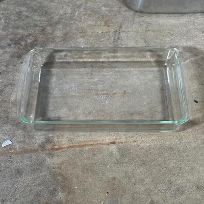 LOT 13G: Kitchen Essentials! Serving Trays, Pyrex, Cutting Board & More