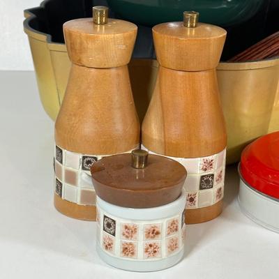LOT 14D: Kitchen Appliances, Essentials & Decor - Electric Crepe Maker, Bundt Pan & More