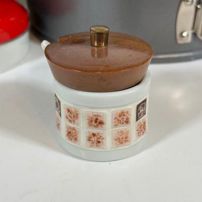 LOT 14D: Kitchen Appliances, Essentials & Decor - Electric Crepe Maker, Bundt Pan & More