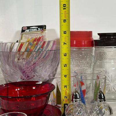LOT 15D: Beautiful Glass Cups, Bowls, Shakers & More!