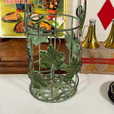 LOT 16D: Beautiful Kitchen Decor, The Cheese & Cracker Bubble & More!