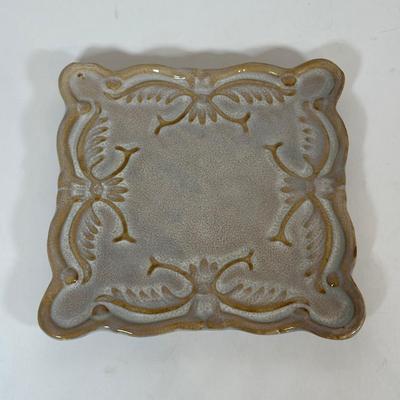 LOT 16D: Beautiful Kitchen Decor, The Cheese & Cracker Bubble & More!