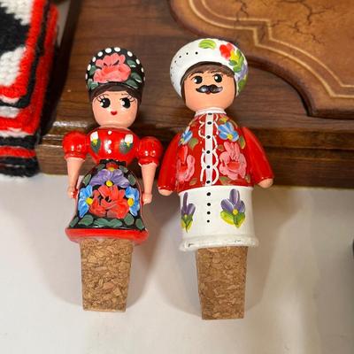LOT 16D: Beautiful Kitchen Decor, The Cheese & Cracker Bubble & More!