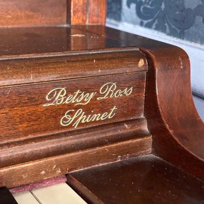 LOT 25L: Lester Betsy Ross Spinet Piano w/ Bench