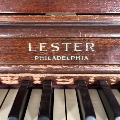LOT 25L: Lester Betsy Ross Spinet Piano w/ Bench