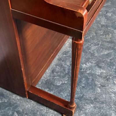 LOT 25L: Lester Betsy Ross Spinet Piano w/ Bench