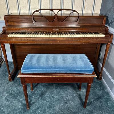LOT 25L: Lester Betsy Ross Spinet Piano w/ Bench
