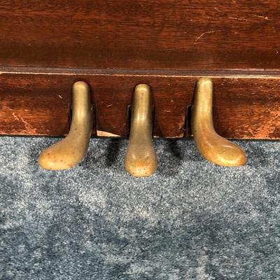 LOT 25L: Lester Betsy Ross Spinet Piano w/ Bench