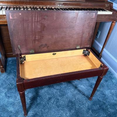 LOT 25L: Lester Betsy Ross Spinet Piano w/ Bench