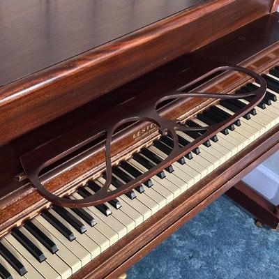 LOT 25L: Lester Betsy Ross Spinet Piano w/ Bench