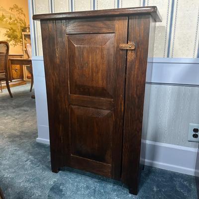 LOT 27L: Vintage Wooden Cabinet