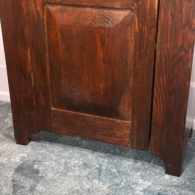 LOT 27L: Vintage Wooden Cabinet
