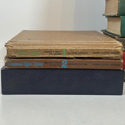 LOT 28L: Vintage Book Collection - The Presidents Of The United States Vol. 1 & 2, Empire For Liberty & More