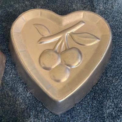 LOT 33L: Vintage Jello Molds & More