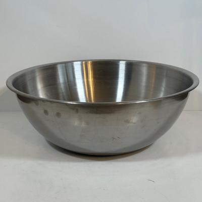 LOT 33L: Vintage Jello Molds & More