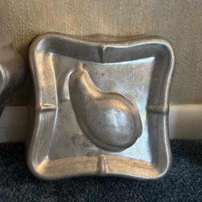LOT 33L: Vintage Jello Molds & More