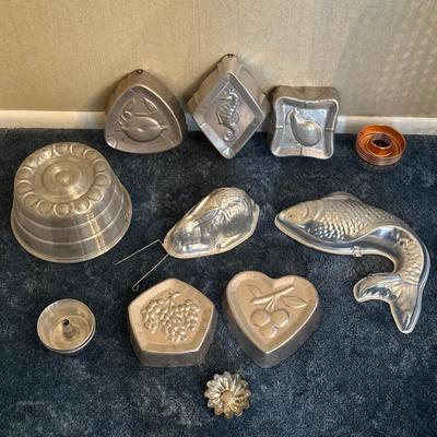 LOT 33L: Vintage Jello Molds & More
