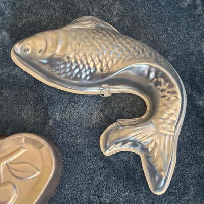 LOT 33L: Vintage Jello Molds & More