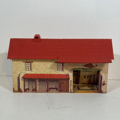 LOT 34L: Lionel Trains & Plasticville Accessories & More!