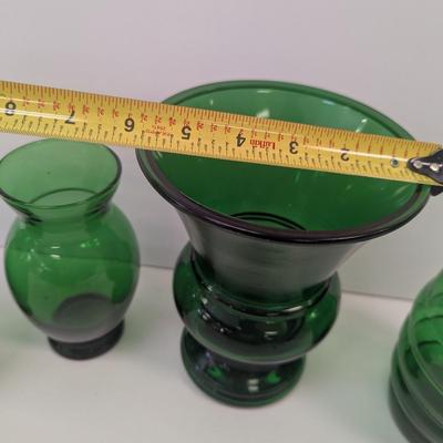 Vintage NAPCO 8" Green Vase #1172 Cleveland Ohio Ribbed Hive Shaped