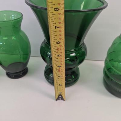 Vintage NAPCO 8" Green Vase #1172 Cleveland Ohio Ribbed Hive Shaped