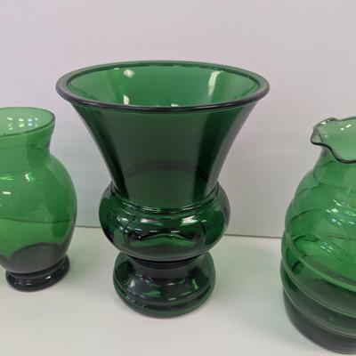 Vintage NAPCO 8" Green Vase #1172 Cleveland Ohio Ribbed Hive Shaped