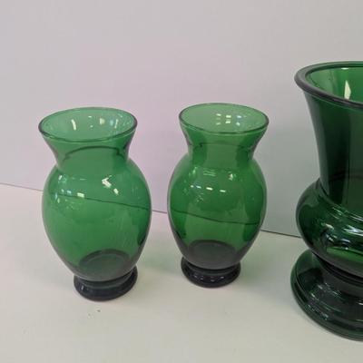 Vintage NAPCO 8" Green Vase #1172 Cleveland Ohio Ribbed Hive Shaped