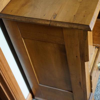 LATE 19TH CENTURY EASTLAKE STYLE MAPLE WASHSTAND RESTORED TO ORIGINAL FINISH