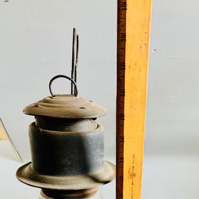 LOT533: Vintage Rayo Early 20th Century Oil Lantern