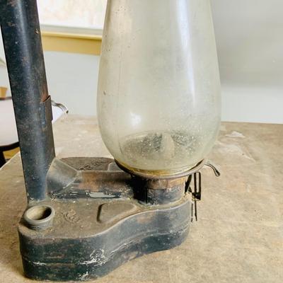 LOT533: Vintage Rayo Early 20th Century Oil Lantern