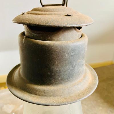 LOT533: Vintage Rayo Early 20th Century Oil Lantern