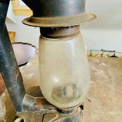 LOT533: Vintage Rayo Early 20th Century Oil Lantern