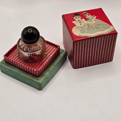 LOT 542: Antique Perfume Bottles, Talc Bottles, Ladies Handkerchiefs, Makeup , Greeting Cards, Face Cream, Face Fan, & Small Bud Vase