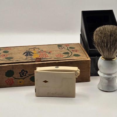 LOT 544: Antique Men's Brushes, Combs. Shoe Horn, Travel Toothbrush, Early American Old Spice Box, & Shaving Cream Brush