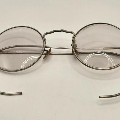 LOT 545: Antique Rimless Eyeglasses, Pince-Nez, & Cases